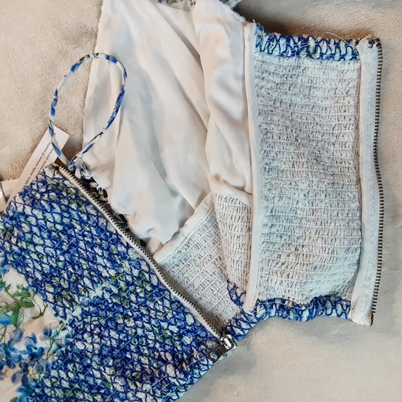 ALICE + OLIVIA Floral Lace Up Crawford Smocked Crop Top Size Small - Picture 7 of 8